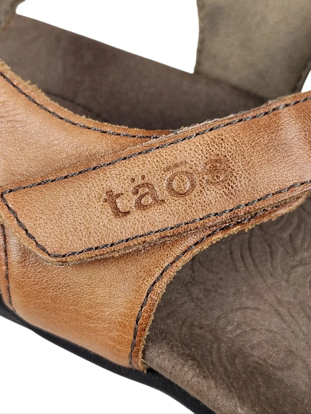 Taos Storyteller Boho Beaded Accent T-Strap Leather Sandals  Womens Size 9